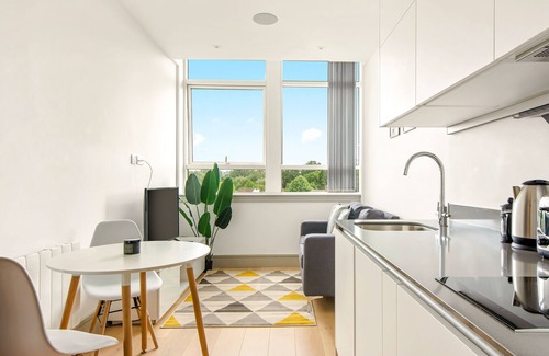 Rayners Lane Apartment | Comfy One-Bedroom Flat in Broad House, Harrow