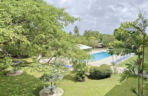 Sunset Crest Apartment | Comfy & peaceful apartment in tropical gardens with pool. 7mins walk to beach!