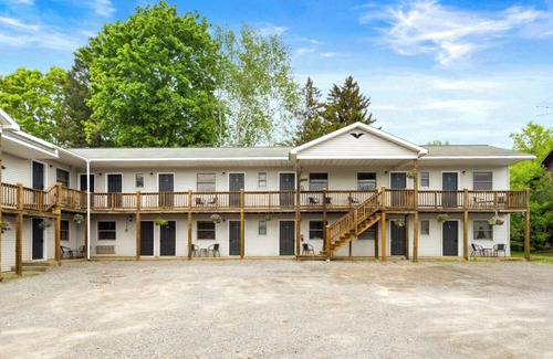 East Springfield House | Comfy & Pet Friendly Stay Near Cooperstown