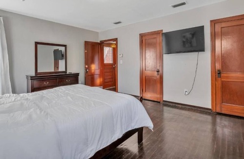 Urban Core House | Comfy pet friendly home fully fenced yard mins to downtown