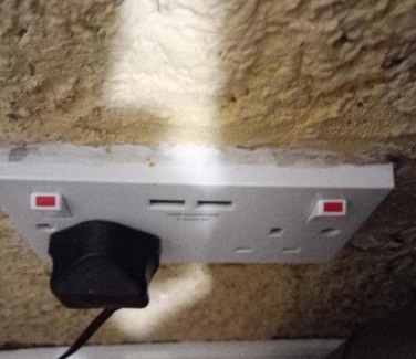 Cork House | Comfy Private Room and Bathroom on the Top Floor of a Home Stay -10 mins walk to the center - Free Parking