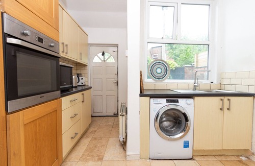 Offerton Bed & Breakfast | Comfy Private Room near MCR Centre