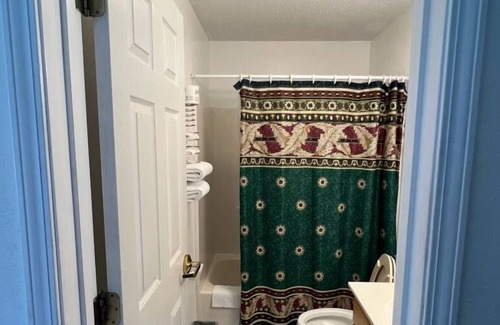 Renault Bed & Breakfast | Comfy Queen + Full Room in the Heart of Red Bud!