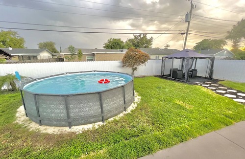 Driftwood House | Comfy Retreat Near Guitar Hotel w/firepit, coffee bar, - fully stocked!
