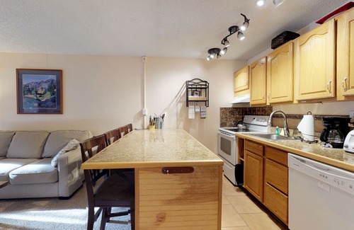 Mountain House Condo | Comfy Riverfront Condo with Pool & Sauna - Walk to Ski Lifts