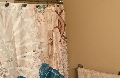 Taylor Condo | Comfy room by airport w/wifi