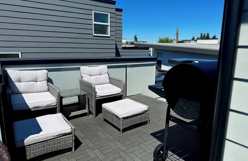 Whittier Heights House | Comfy Room in Ballard
