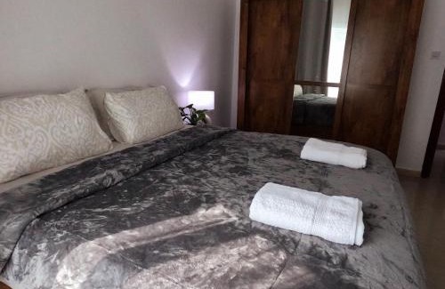 Al Majaz Bed & Breakfast | Comfy Room in Sharjah