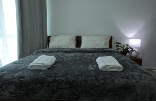 Al Majaz Bed & Breakfast | Comfy Room in Sharjah