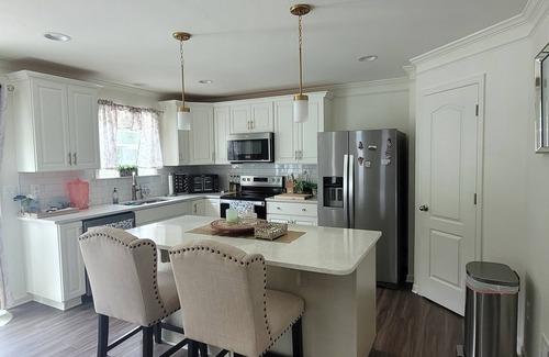 Falling Waters House | Comfy Room near Hagerstown & Martinsburg