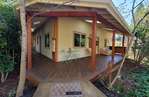 Grass Valley House | Comfy, spacious 1 bedroom house in Grass Valley, bohemian, romantic, artsy, cozy