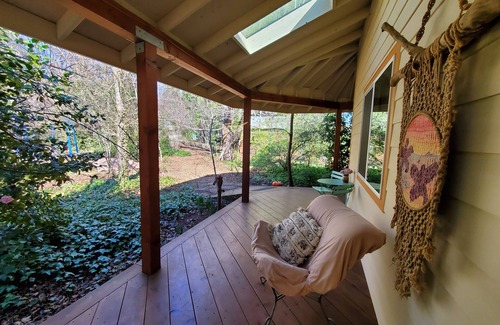 Grass Valley House | Comfy, spacious 1 bedroom house in Grass Valley, bohemian, romantic, artsy, cozy