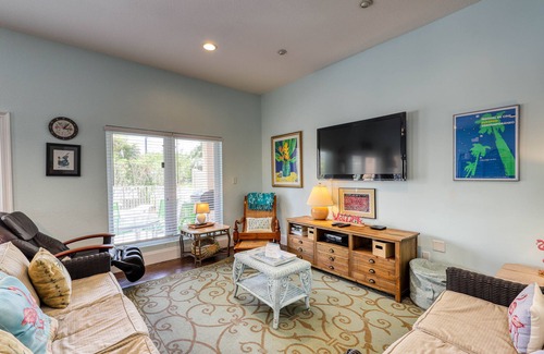 Avalon Beach Estates House | Comfy & spacious home with private & shared pools - three blocks to the beach