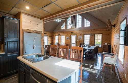 Blue Sea Cottage | Comfy, Spacious Lakefront Oasis with Sauna and Hot Tub in Beautiful Blue Sea, QC