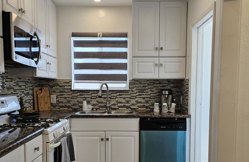 Reseda House | Comfy Stay Away From Home