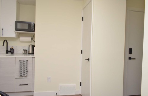 West Edmonton Apartment | Comfy Studio Apartment Near WEM