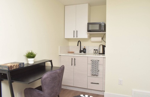 West Edmonton Apartment | Comfy Studio Apartment Near WEM