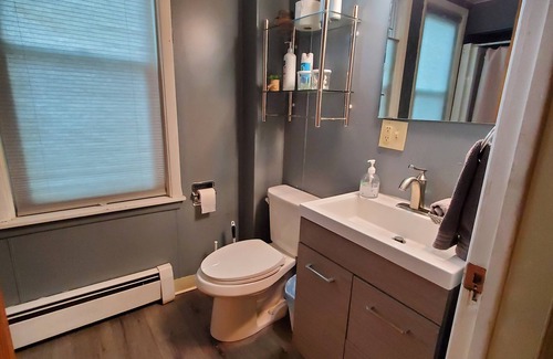 Auburn House | Comfy studio apartment on 2nd floor, pet friendly
