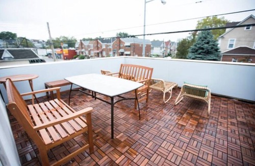 East Flushing Apartment | Comfy Studio! Beautiful Deck! Outdoor Kitchen!