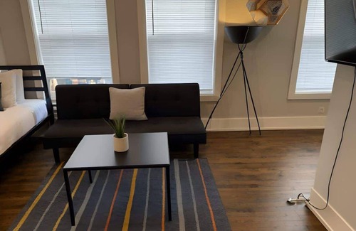 Chicago Apartment | Comfy Studio in Portage Park- Great Value!