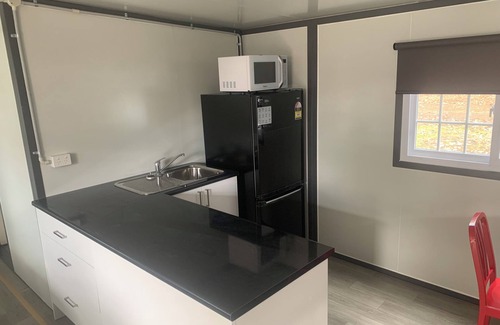 Glen Innes Apartment | Comfy studio units on 10 acres of free space and only 5 minutes walk to CBD