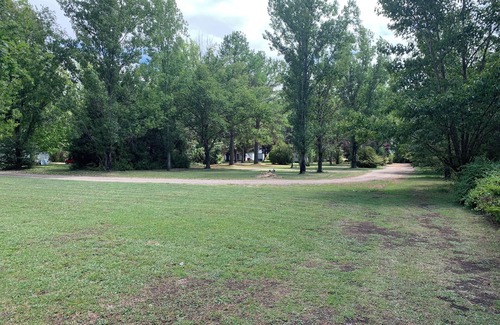 Glen Innes Apartment | Comfy studio units on 10 acres of free space and only 5 minutes walk to CBD