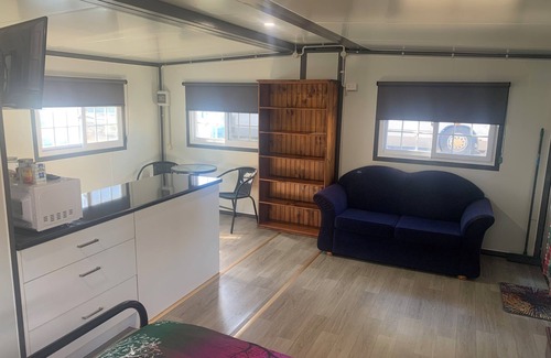 Glen Innes Apartment | Comfy studio units on 10 acres of free space and only 5 minutes walk to CBD