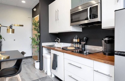 Danbury Apartment | Comfy Studio with Kitchen Central Danbury, ADA
