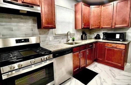 Montclair House | Comfy, suburban, NYC/EWR/Montclair