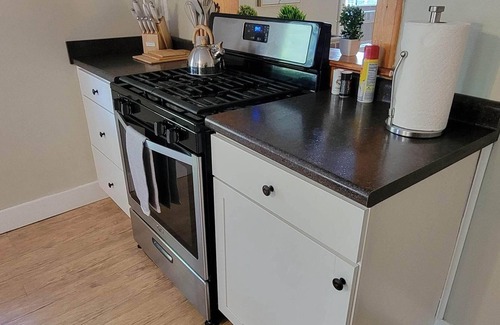 Winooski Apartment | Comfy, sunny, Wi-fi + coffee Walk to Downtown Winooski