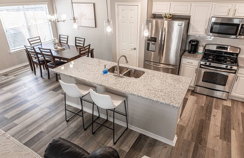 Alden Bridge House | π Comfy Three Bedroom Condo π