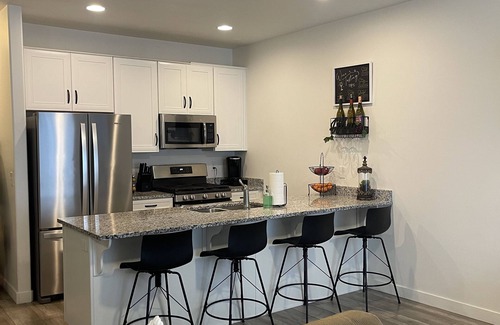 West Haven House | Comfy Townhome/2 Car Garage/Balcony/Grill