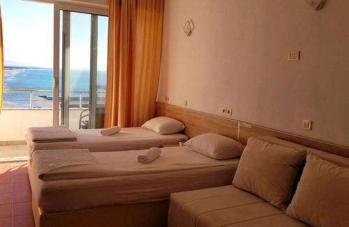 Gjerana House | Comfy twin room with separated beds, double sofa bed - sea view balcony