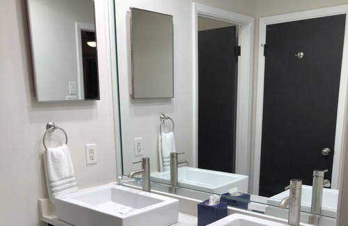 Sherwood Condo | Comfy, Updated, Convenient Condo Great for a Group or Family