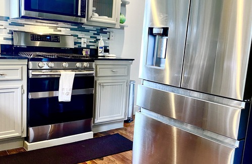 Washington Ave./ Memorial Park House | COMFY URBAN RETREAT, PET FRIENDLY, PRIVATE DRIVEWAY PARKING