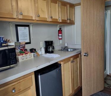 Meadview House | Comfy Vacation Rental with Wi-Fi and Kitchenette in Meadview, Arizona