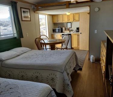 Meadview House | Comfy Vacation Rental with Wi-Fi and Kitchenette in Meadview, Arizona