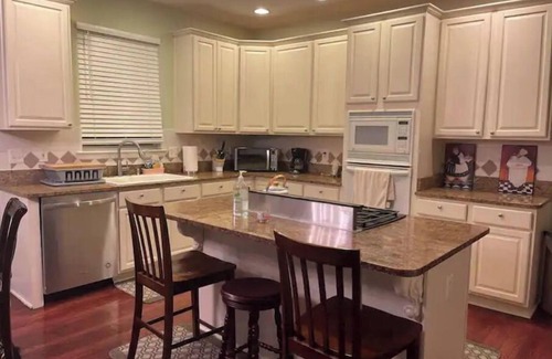 Montclair House | Comfy Vacation Retreat!