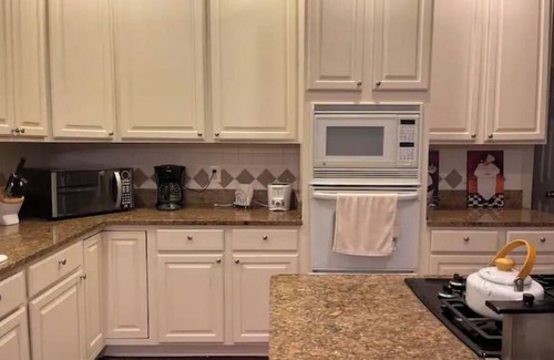 Montclair House | Comfy Vacation Retreat!