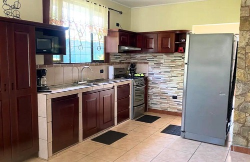 Quepos Villa | Comfy Villa for 7 with Private Pool, Just 10 Minutes from Manuel Antonio!