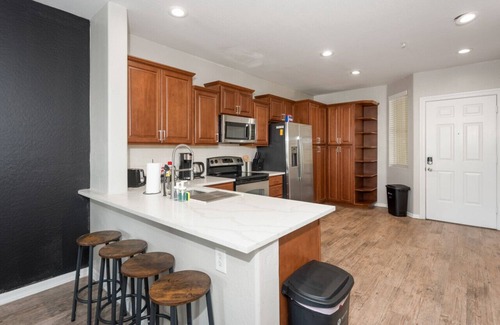 Tempe Apartment | Comfy2BR Near ASU|Pool, Gym & Pet-Frndly