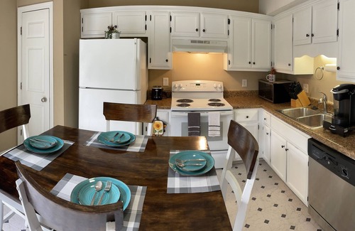 Clarksville House | ComfyCozy 2-bedroom townhome near FT. Campbell