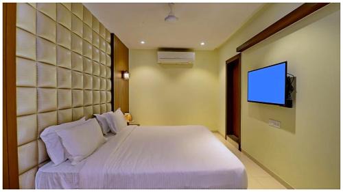 Janjgir Hotel | Comic Comfort Getaway - Warm Hospitality Hotel