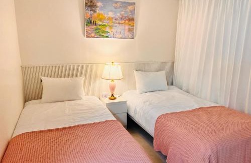 Gwanak-gu Apartment | Comma 1 - Cozy semi basement