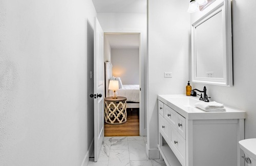 Gulfview Heights House | Commanders Cottage by AvantStay | Free Bikes! Pet Friendly | Newly Renovated!
