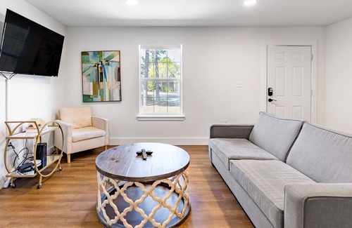 Gulfview Heights House | Commanders Cottage by AvantStay | Free Bikes! Pet Friendly | Newly Renovated!