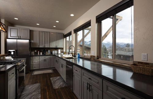 East Missoula Condo | Commanding views just minutes from downtown with Elevator access