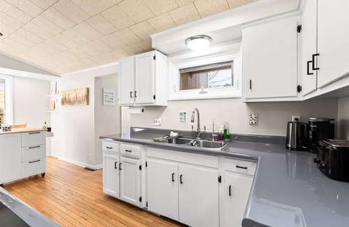 Commerce Township Cottage | Commerce Cove Cottage - Quiet Lake Retreat, Pet-Friendly!