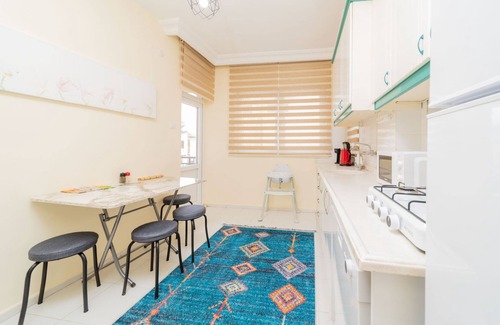 Altnkum Mahallesi Apartment | Commodious Flat Near Seaside in Antalya Konyaalti