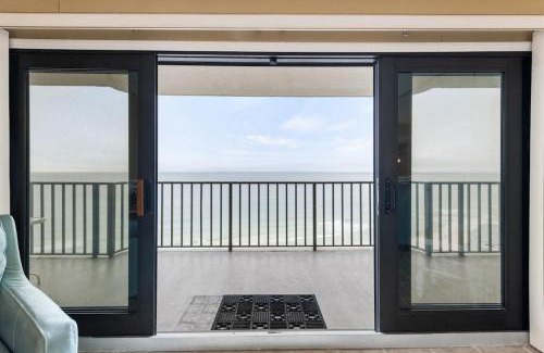 Lower Grand Lagoon Apartment | Commodore 1205 with 2 beachfront masters